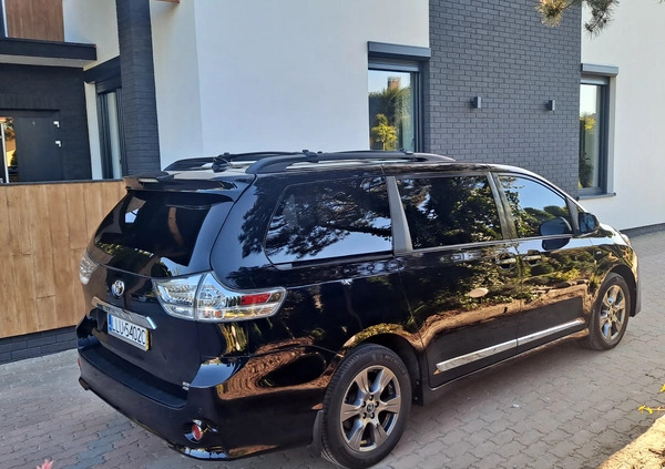 Toyota Sienna cena 169000 przebieg: 29000, rok produkcji 2020 z Łuków małe 631